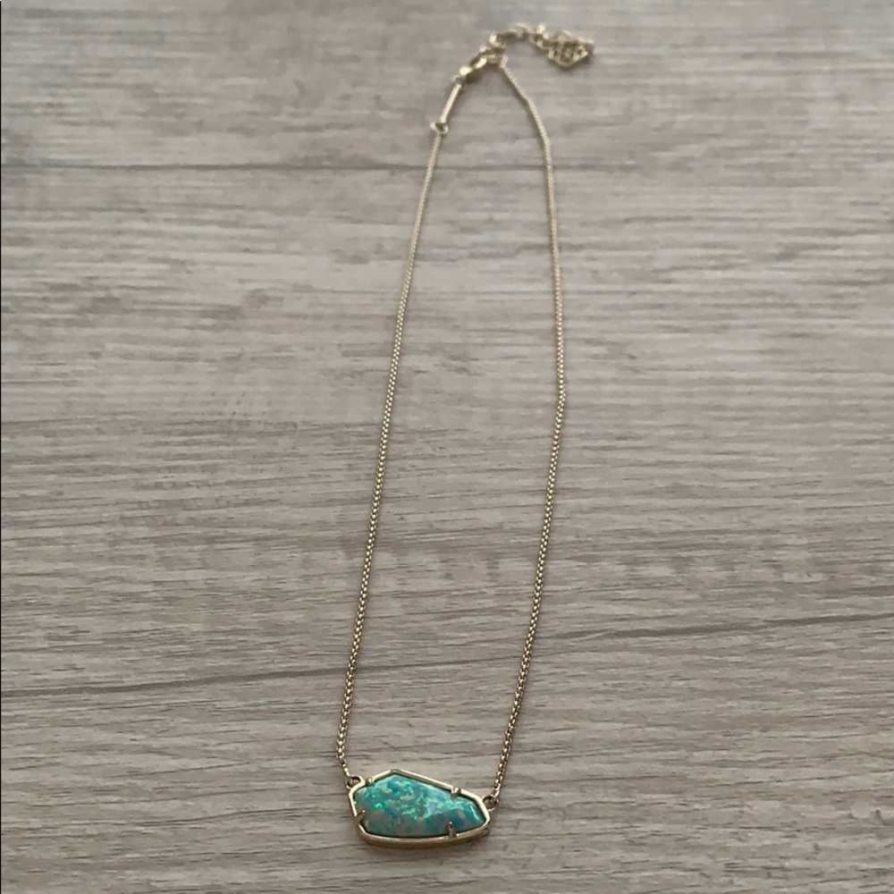 Kendra Scott necklace